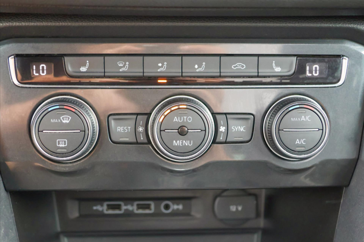 Volkswagen Tiguan 2,0 TDI DSG 4x4 CZ DPH R-Line