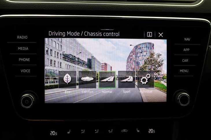 Škoda Superb 2,0 TDI Virtual Matrix Webasto