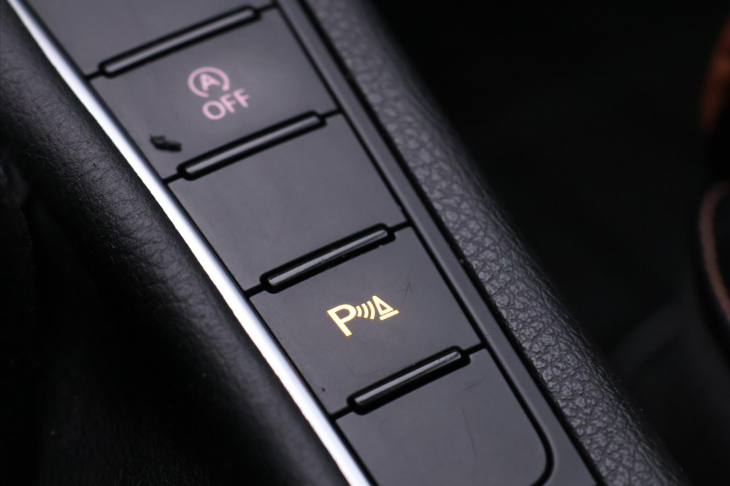 Volkswagen Passat 2,0 TDi 103kW Highline Kůže