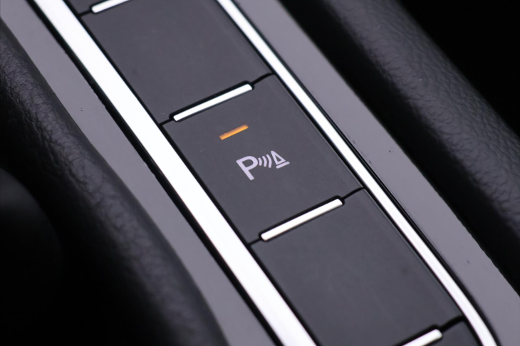 Volkswagen Passat 2,0 TDI 140kW DSG Elegance DPH