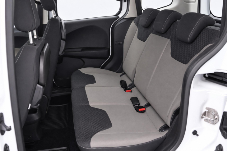 Ford Tourneo 1,5 TDCi 71kW Titanium CZ