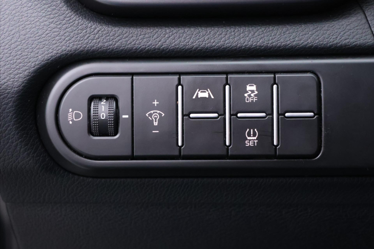 Kia Ceed 1,5 T-GDI 118 kW Top Aut. DPH