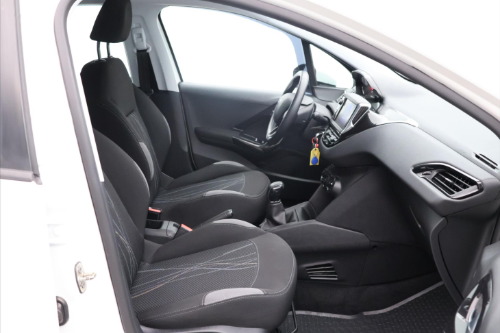 Peugeot 208 1,0 i 50kW Klimatizace