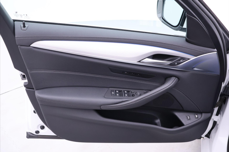 BMW Řada 5 2,0 530e xDrive 135kW CZ DPH