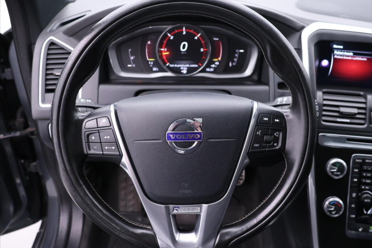 Volvo XC60 2,4 D5 AWD R-Design Serv.Kniha