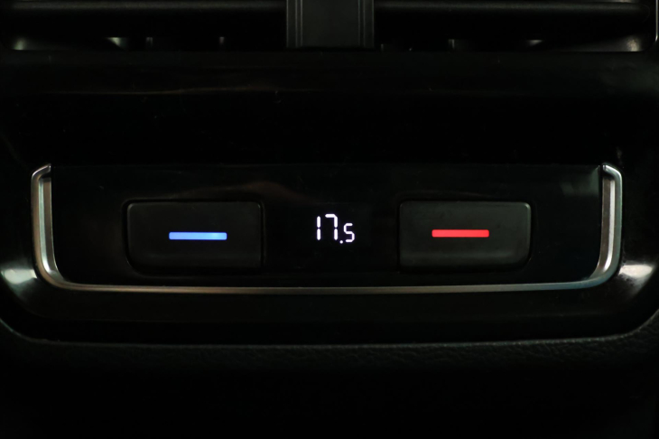 Volkswagen Passat 2,0 TDI 110 kW Elegance DSG DPH CZ