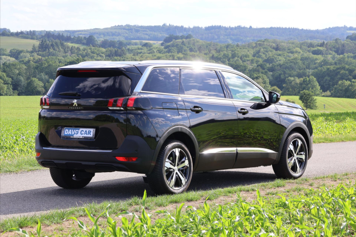 Peugeot 5008 1,2 PT Aut. Allure 7-Míst DPH
