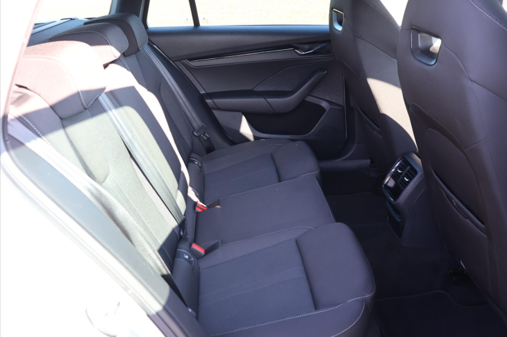 Škoda Octavia 1,0 TSI 81kW Sport Virtual LED