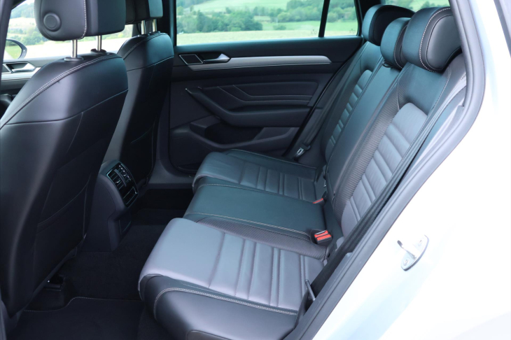 Volkswagen Passat 2,0 TDI DSG R-LINE Matrix
