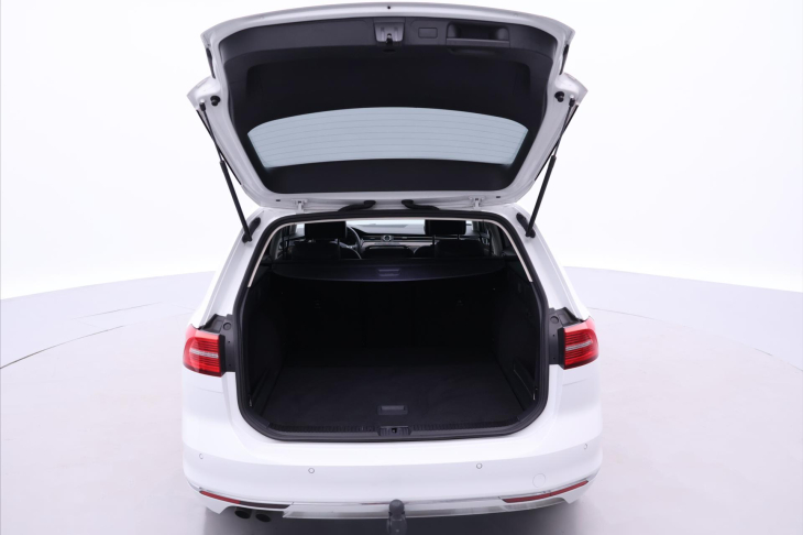 Volkswagen Passat 2,0 TDI 140kW R-line 4M CZ DPH