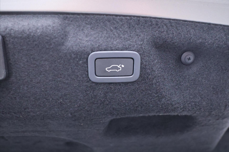 Jaguar XE 2,0 P300 221kW R-Dynamic DPH