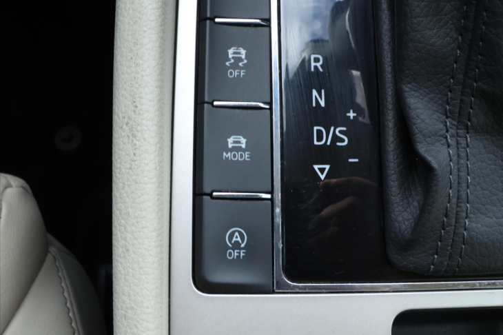 Škoda Superb 2,0 TDI 140kW DSG 4x4 Style CZ