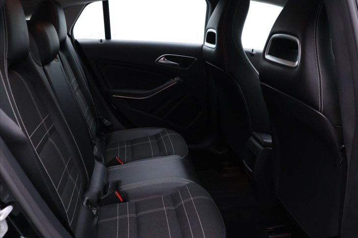 Mercedes-Benz CLA 2,0 250 155kW 4Matic Xenon