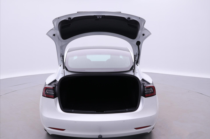 Tesla Model 3 Long Range AWD tažné DPH