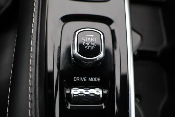 Volvo XC90 2.0 B6 220kW R-Design CZ Aut.