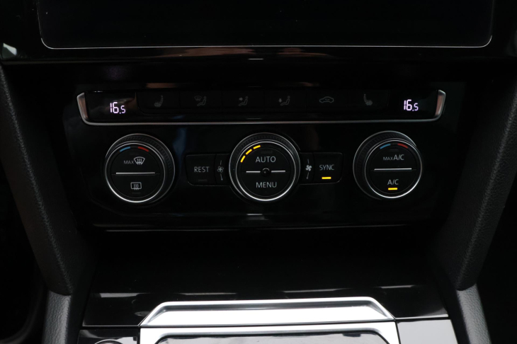 Volkswagen Passat 2.0 TDI 110kW DSG LED Kůže CZ