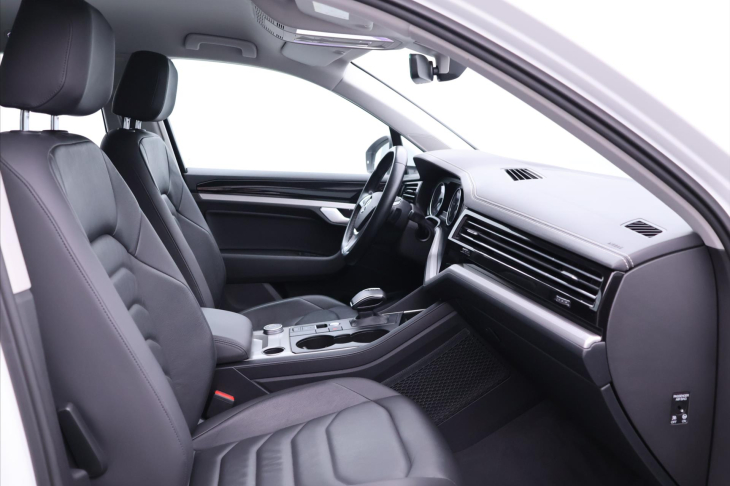 Volkswagen Touareg 3,0 TDI V6 170kW DSG 4M CZ DPH