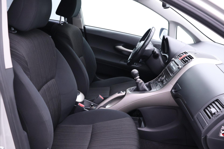 Toyota Auris 2,0 D-4D 93kW Xenon Tažné