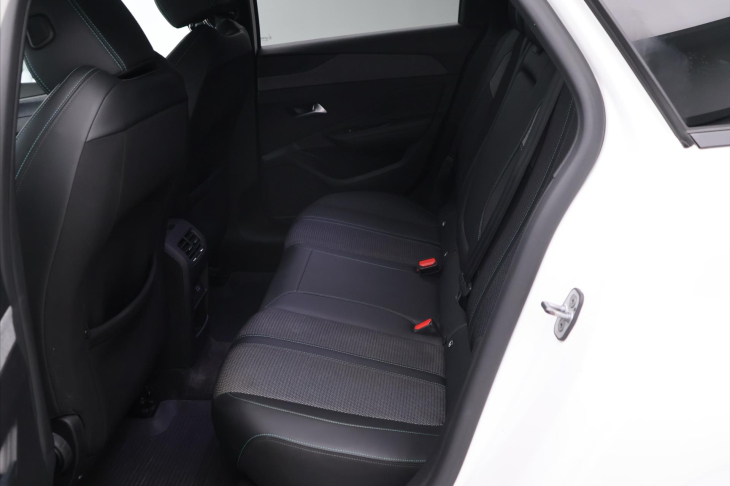 Peugeot 308 1,2 PT 96kW SW Allure CZ 1.Maj. DPH