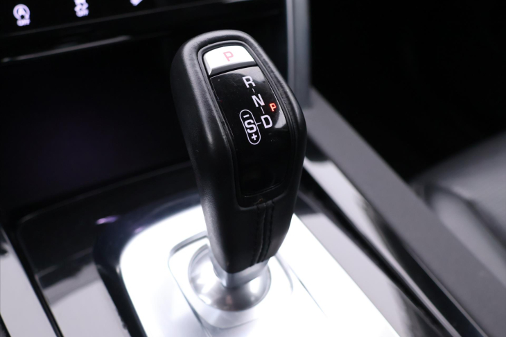 Land Rover Discovery Sport 2,0 D 110kW 4WD CZ 1Maj