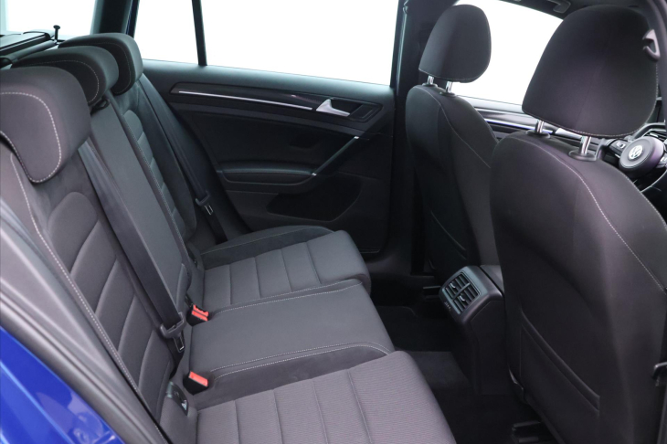 Volkswagen Golf 2,0 TSI R 228kW 4M DSG Virtual