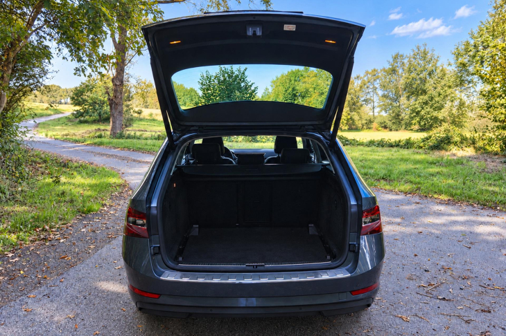 Škoda Superb 2,0 TDI DSG 110kW Style Navi