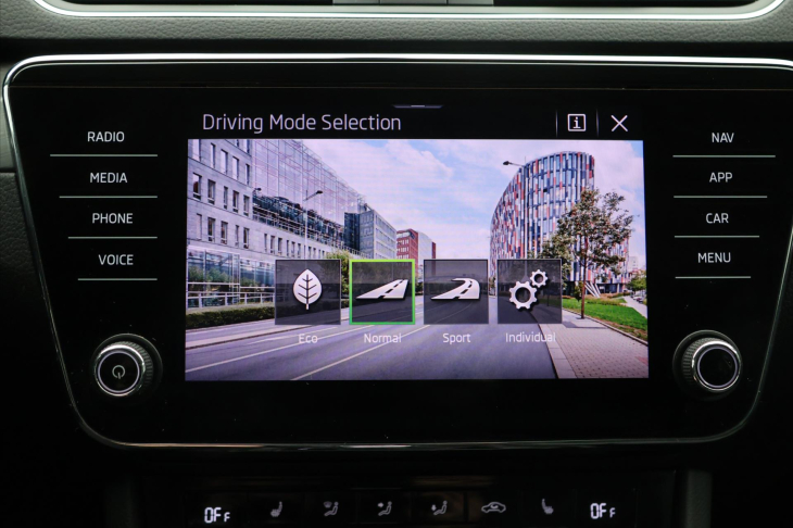 Škoda Superb 2,0 TDI 110kW Style DSG DPH CZ