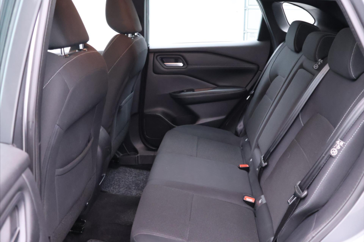 Nissan Qashqai 1,3 DIG-T MHEV Business Tažné