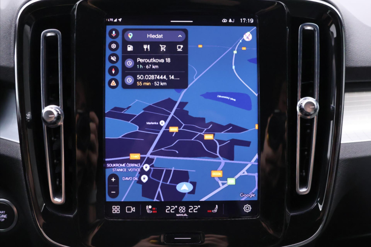 Volvo XC40 2,0 B4 145kW DCT Plus Dark DPH