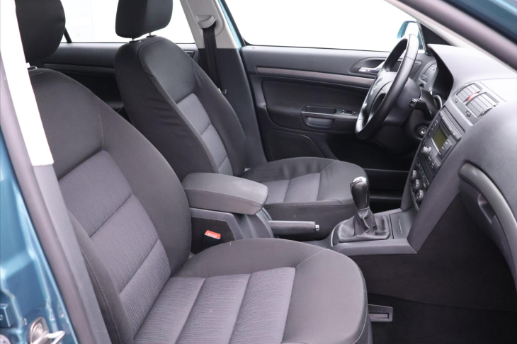 Škoda Octavia 1,6 i 75kW Elegance Tempomat