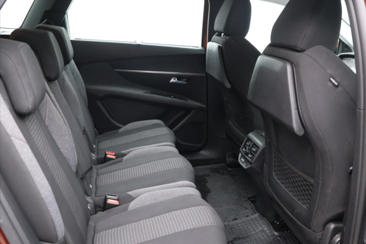 Peugeot 5008 1,5 HDI 96kW 7-Míst CZ DPH