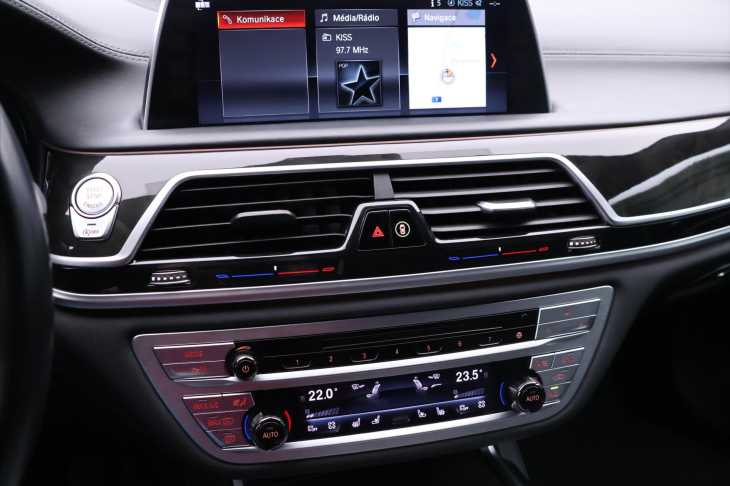 BMW Řada 7 4,4 750i 330kW xDrive DPH