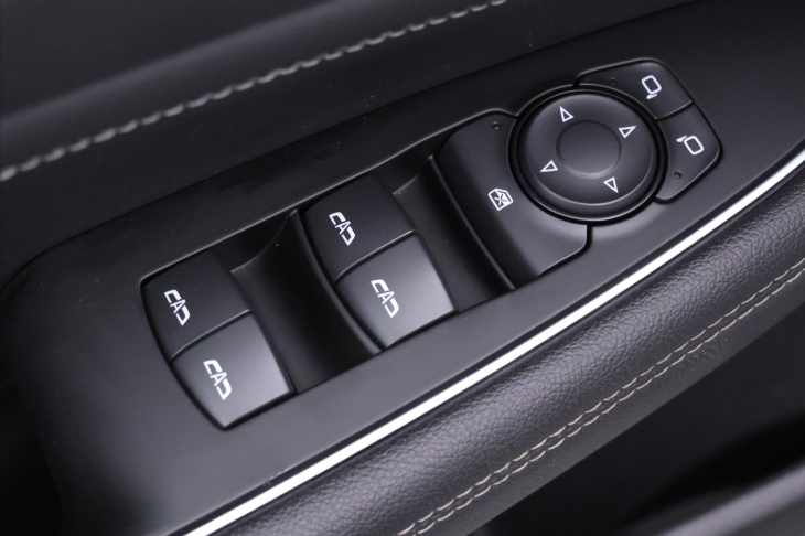 Opel Insignia 2,0 T 191kW 4x4 CZ Innovation