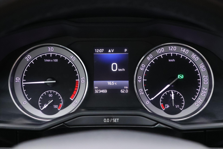 Škoda Superb 2,0 TDI 140kW DSG L&K 4x4 CZ