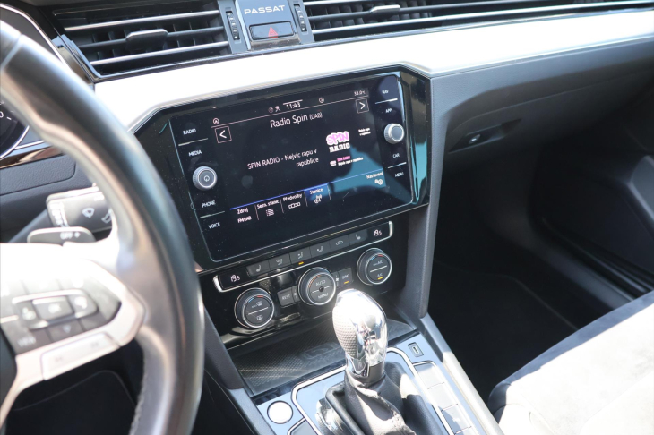 Volkswagen Passat 2,0 TDI 110kW DSG Elegance