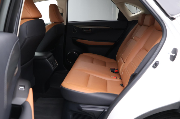 Lexus NX 300h 2,5 145 kW 4WD Prestige