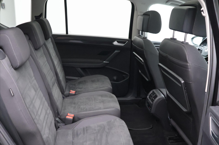 Volkswagen Touran 2,0 TDI DSG Highline 7Míst DPH