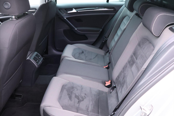 Volkswagen Golf 1,4 TSI 92kW Highline LED 1.Maj