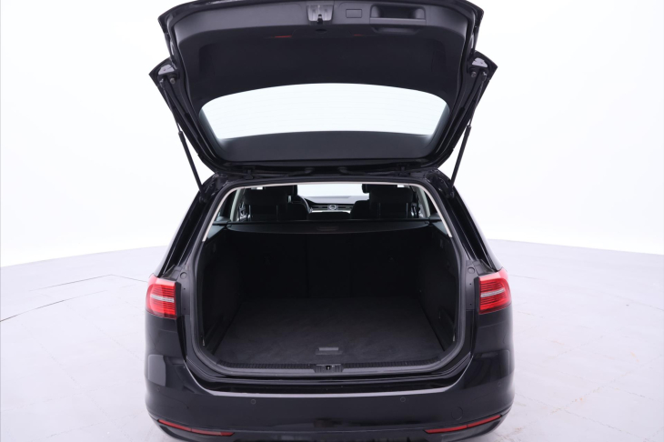 Volkswagen Passat 1,6 TDI Highline Aut klima LED