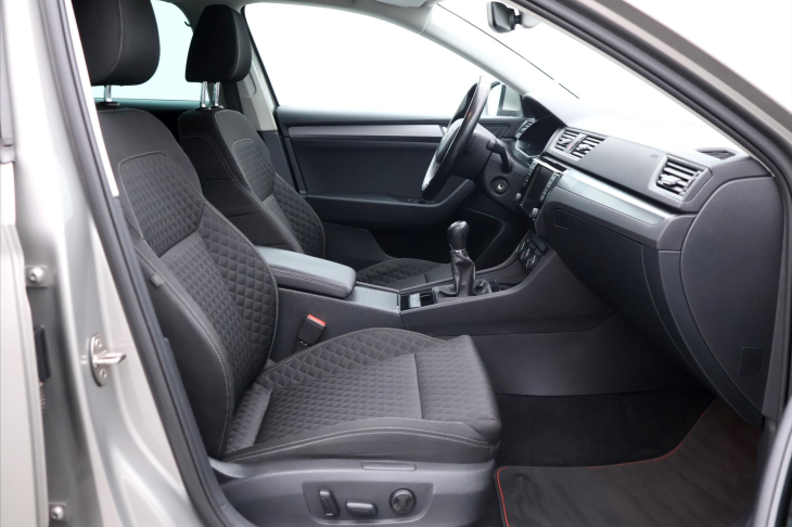 Škoda Superb 2.0 TDI 110kW Style Bi-Xenon