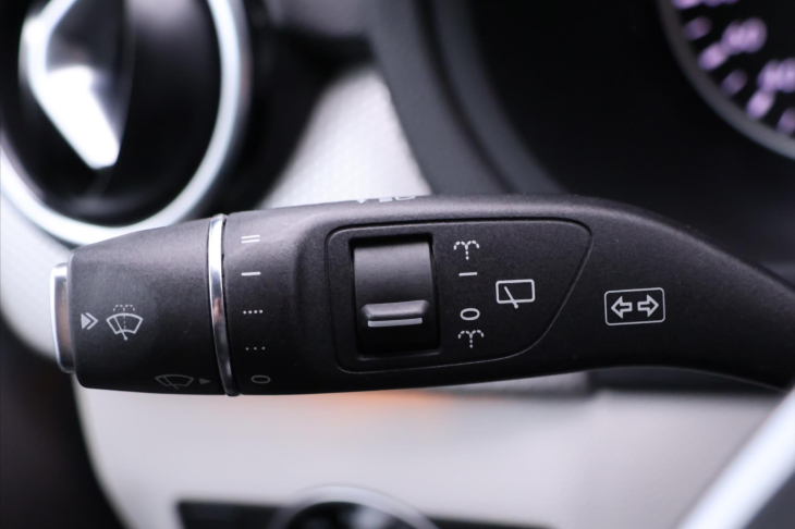 Mercedes-Benz Třídy B 1,6 180 90kW Aut.klima Navi