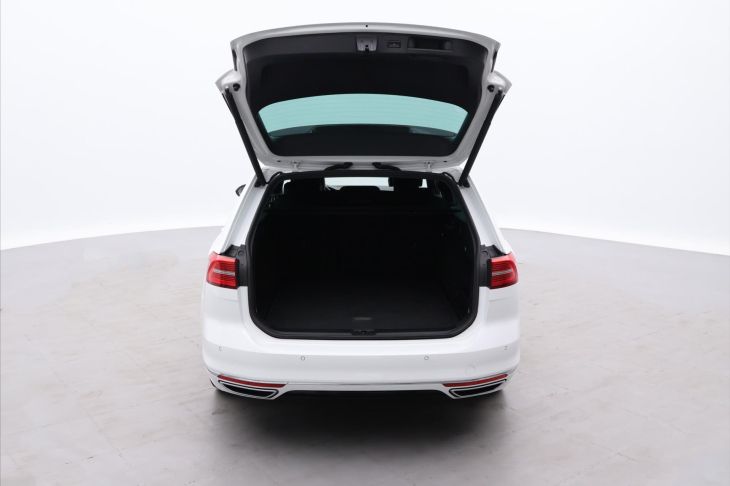 Volkswagen Passat 2.0 TDI 110kW DSG LED Kůže CZ