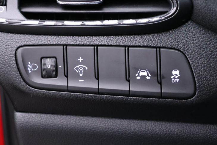 Hyundai i30 1,6 CDRi 81kW CZ Klima Tažné