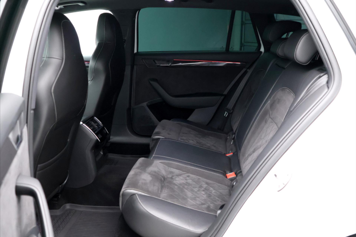 Škoda Superb 2,0 TDI DSG 4x4 Sportline