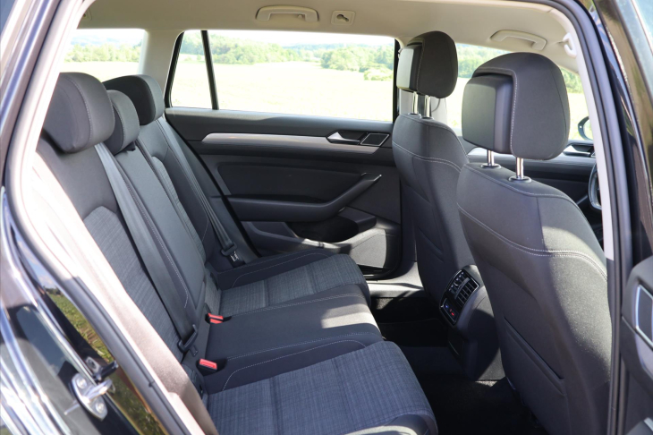 Volkswagen Passat 2,0 TDI 140kW DSG LED Aut.klima