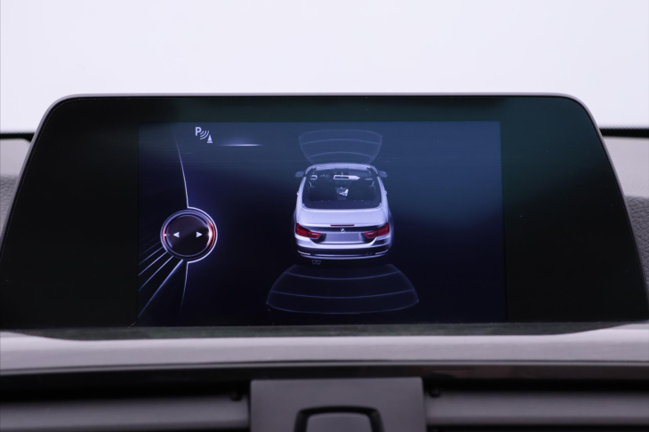 BMW Řada 4 2,0 135 kW Modern Line Cabrio