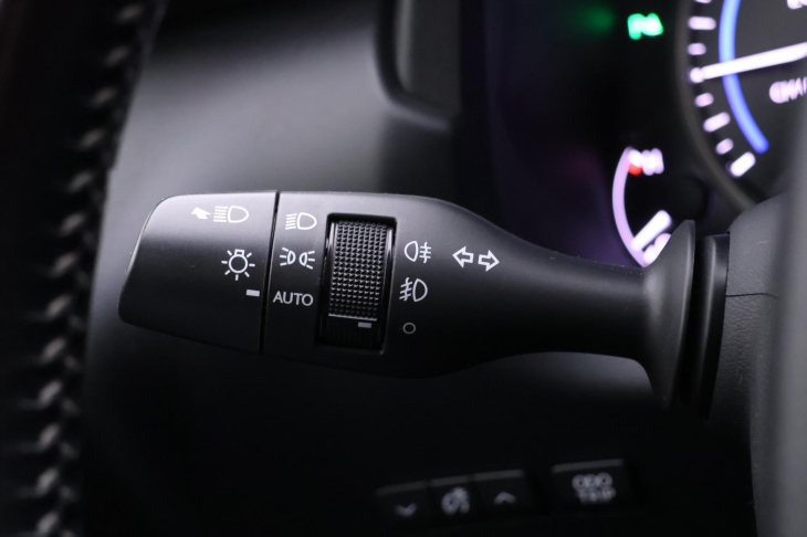 Lexus NX 300h 2,5 145kW Aut. 4WD Luxury DPH