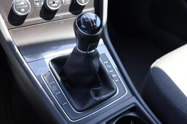 Volkswagen Golf 1,6 TDI LED DPH 1.Maj. Tažné