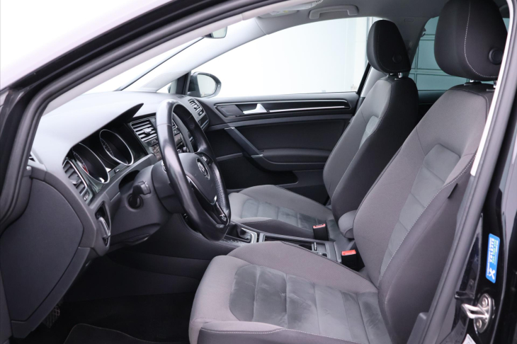 Volkswagen Golf 2,0 TDI 110kW Tažné Serv.kniha