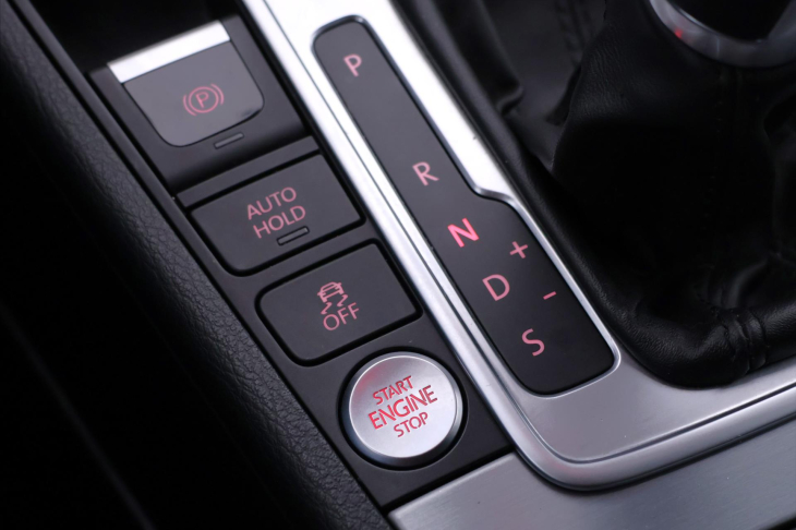 Volkswagen CC 2,0 TDI 130kW DSG Sport Xenon